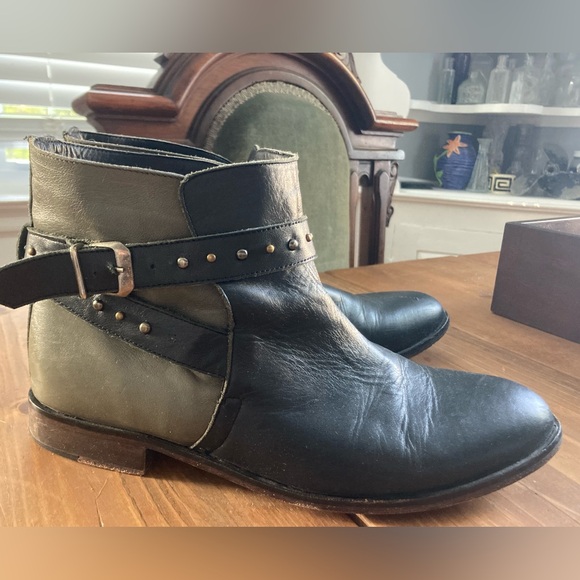 Bolero style two tone booties - Picture 7 of 8